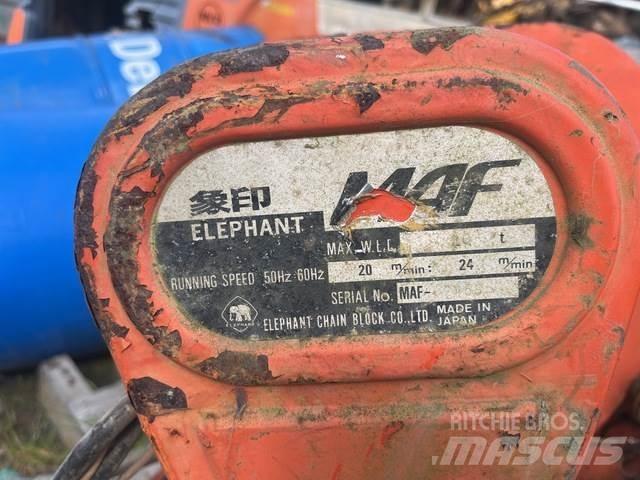  Elephant Macarale portal si poduri rulante