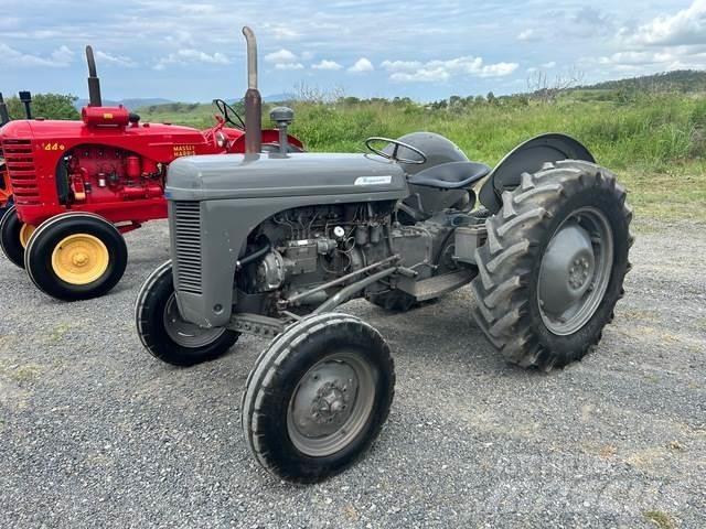Ferguson TE20 Utilaje construcții - Altele