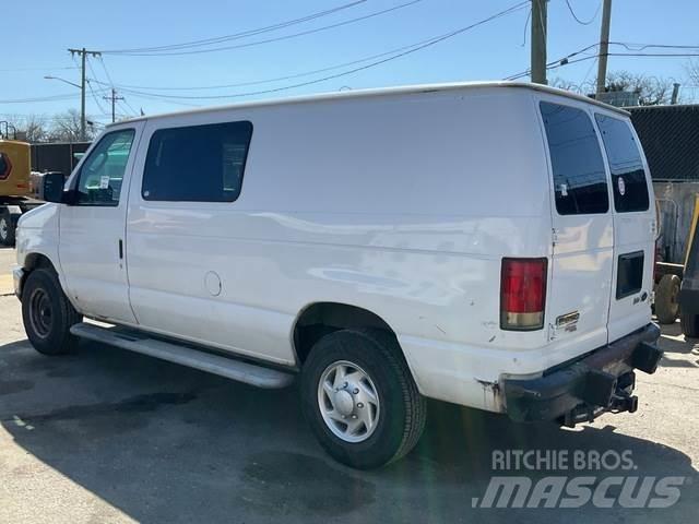 Ford E-250 Utilitara