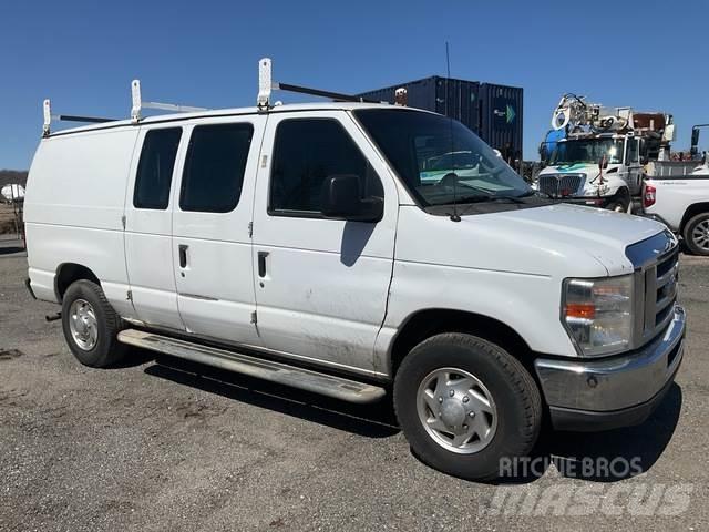 Ford E-250 Utilitara