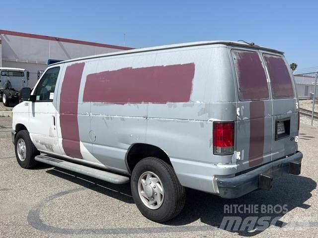 Ford E-250 Utilitara
