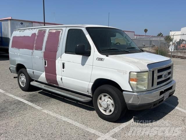 Ford E-250 Utilitara