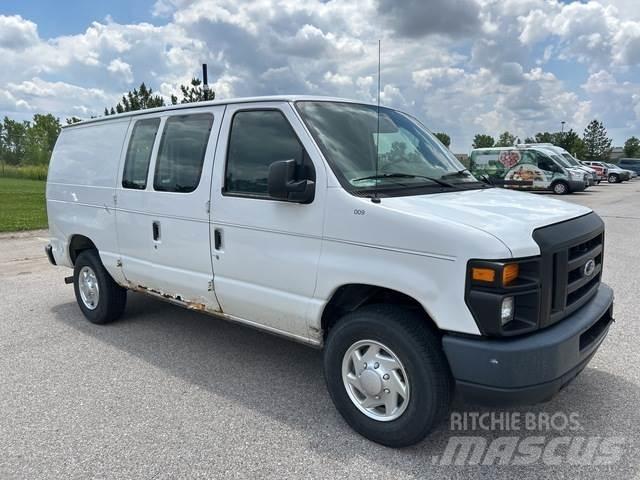 Ford E-250 Utilitara