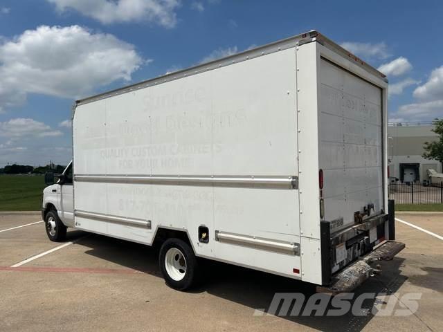 Ford E-350 Autocamioane