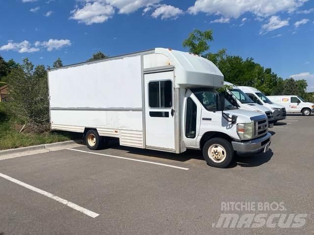 Ford E-350 Utilitara
