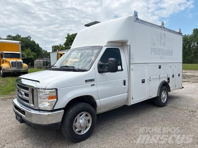 Ford E-350 Utilitara