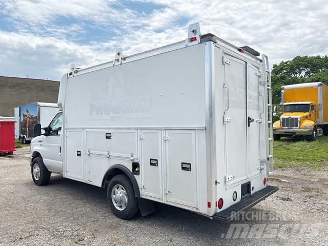Ford E-350 Utilitara