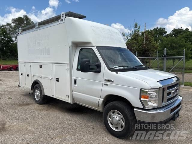 Ford E-350 Utilitara