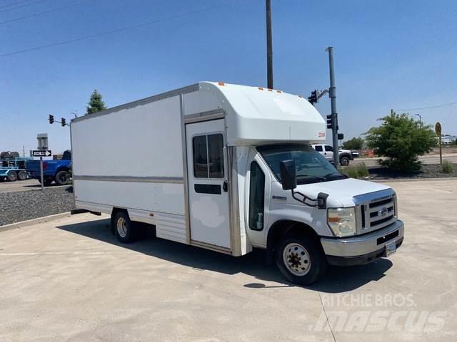 Ford E-350 Utilitara