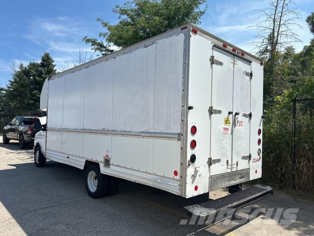 Ford E-350 Utilitara
