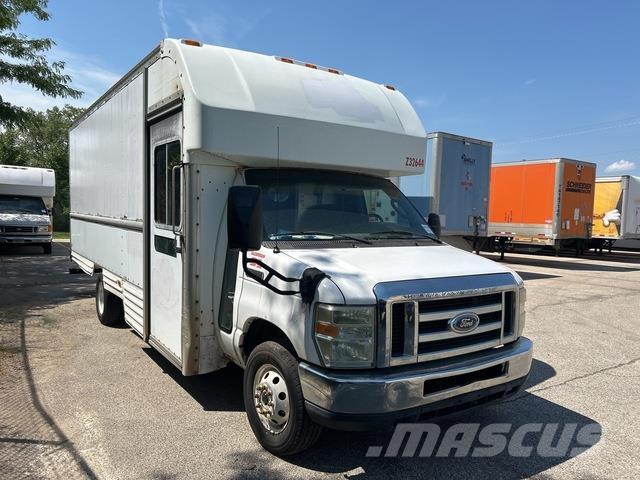 Ford E-350 Utilitara