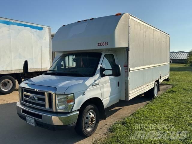 Ford E-350 Utilitara