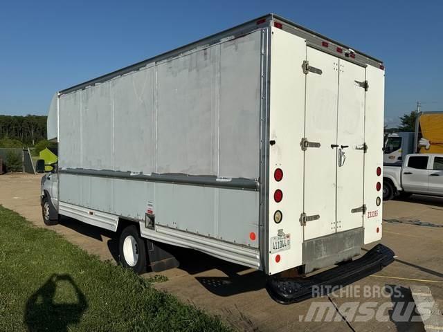 Ford E-350 Utilitara