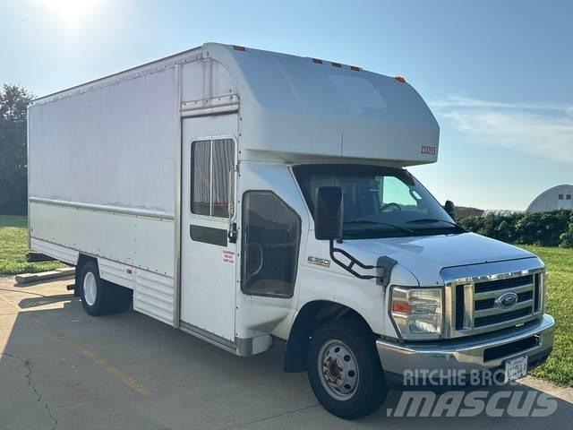 Ford E-350 Utilitara