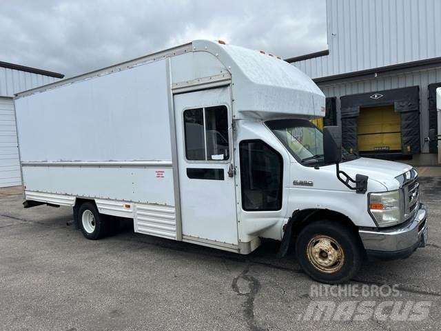Ford E-350 Utilitara