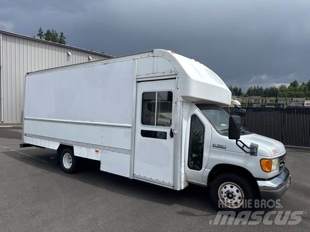 Ford E-350 Utilitara