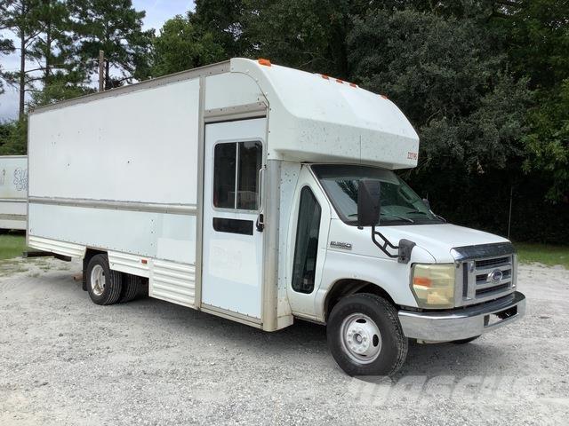 Ford E-350 Utilitara
