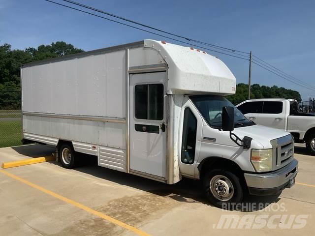 Ford E-350 Utilitara