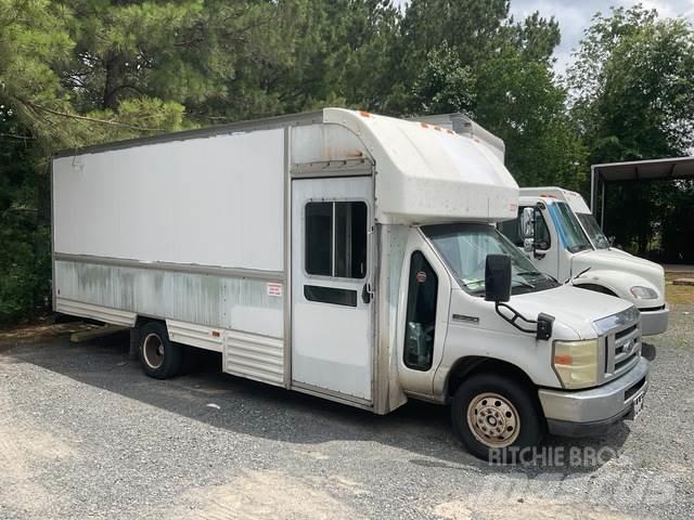 Ford E-350 Utilitara