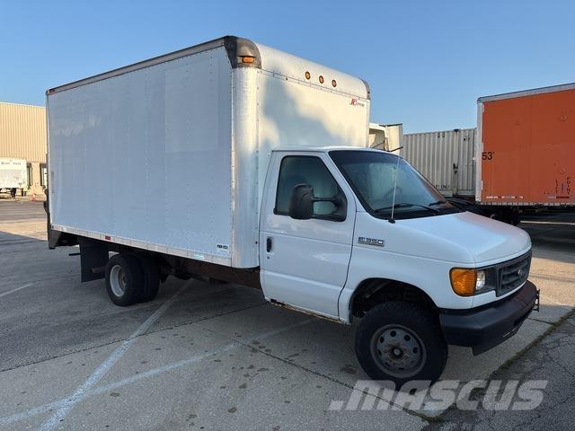 Ford E-350 Utilitara