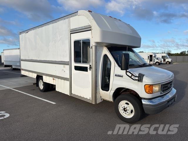 Ford E-350 Autocamioane