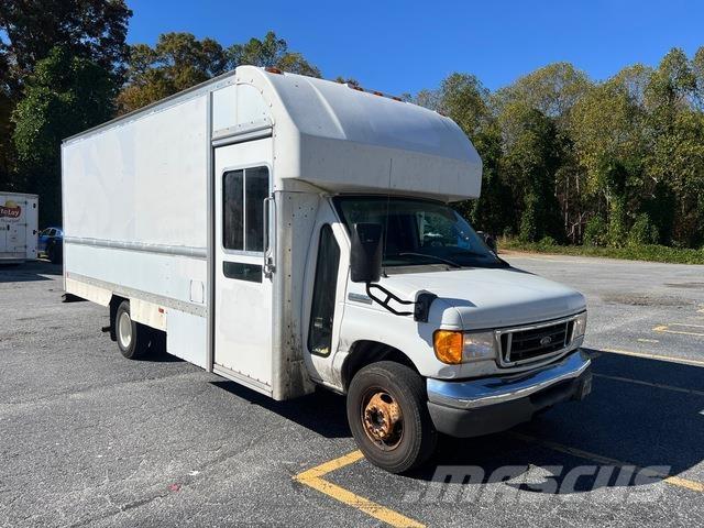 Ford E-350 Autocamioane