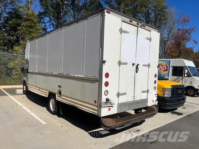 Ford E-350 Utilitara