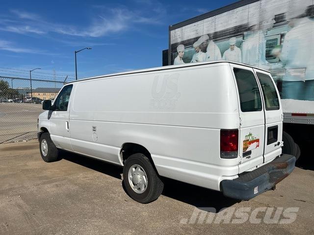 Ford E-350 Utilitara