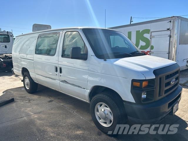 Ford E-350 Utilitara
