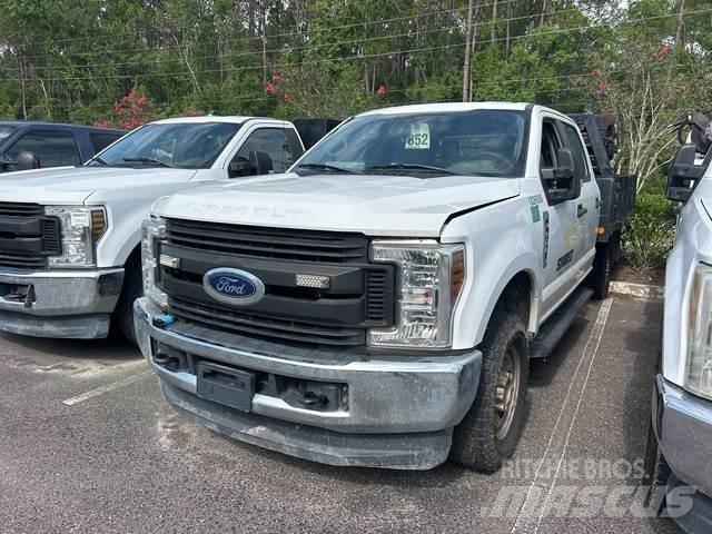 Ford F-250 Camioane platforma/prelata