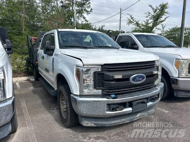 Ford F-250 Camioane platforma/prelata