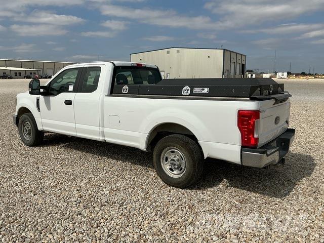 Ford F-250 Pick up/Platou