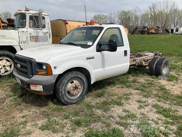 Ford F-350 Cabine si interior