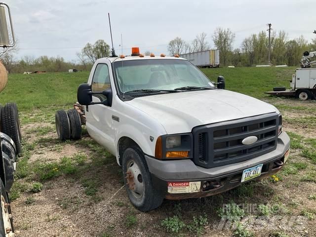Ford F-350 Cabine si interior