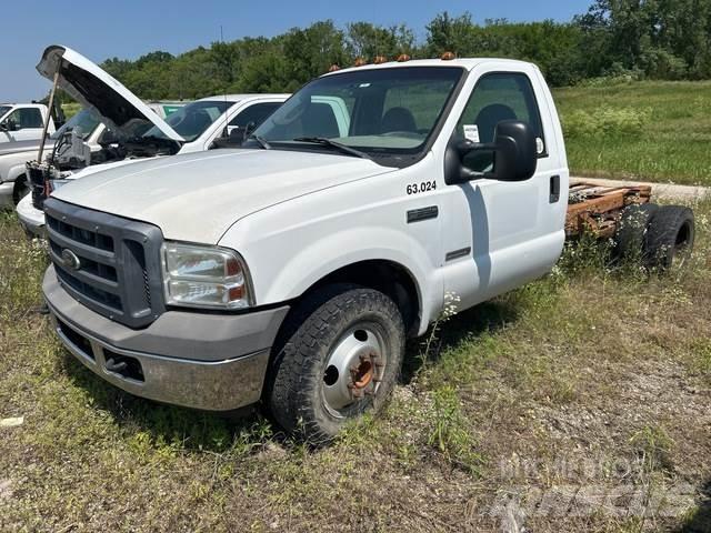 Ford F-350 Cabine si interior