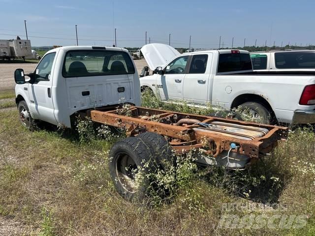 Ford F-350 Cabine si interior