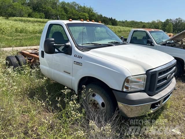 Ford F-350 Cabine si interior