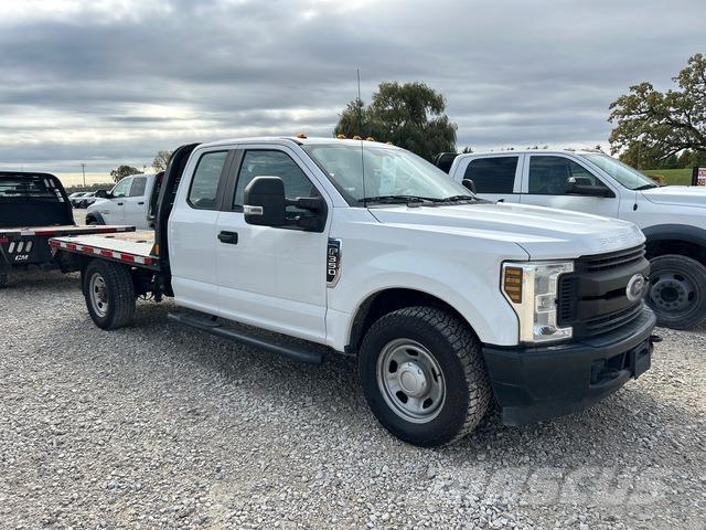 Ford F-350 Camioane platforma/prelata