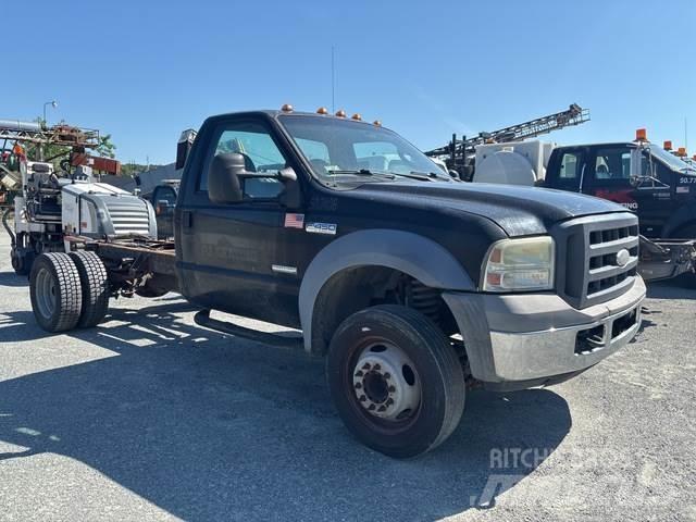 Ford F-450 Cabine si interior