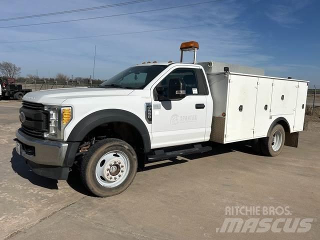 Ford F-550 Municipal/vehicul cu uz general