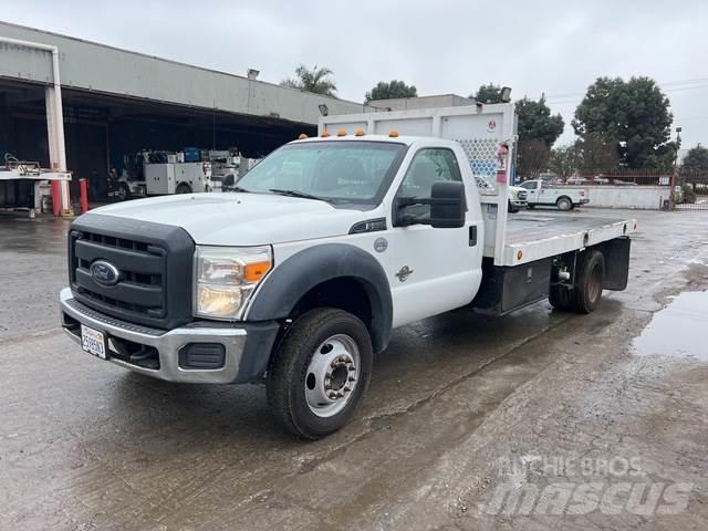 Ford F-550 Camioane platforma/prelata