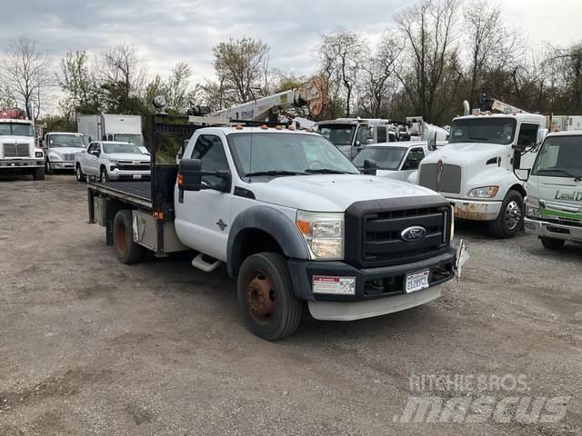 Ford F-550 Camioane platforma/prelata