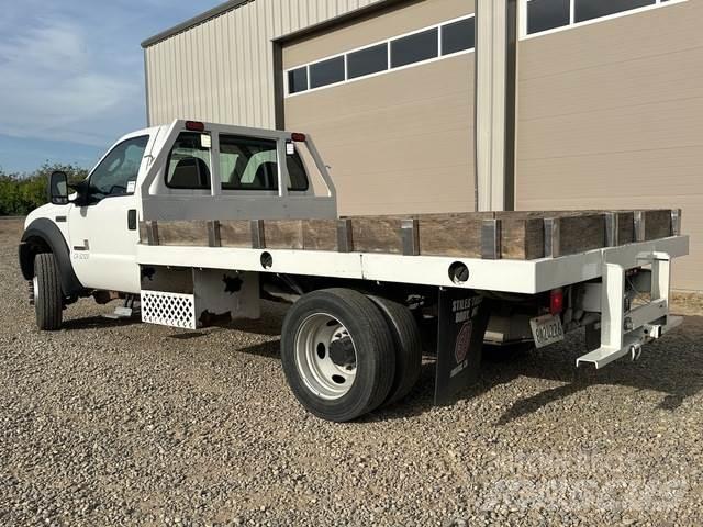 Ford F-550 Camioane platforma/prelata