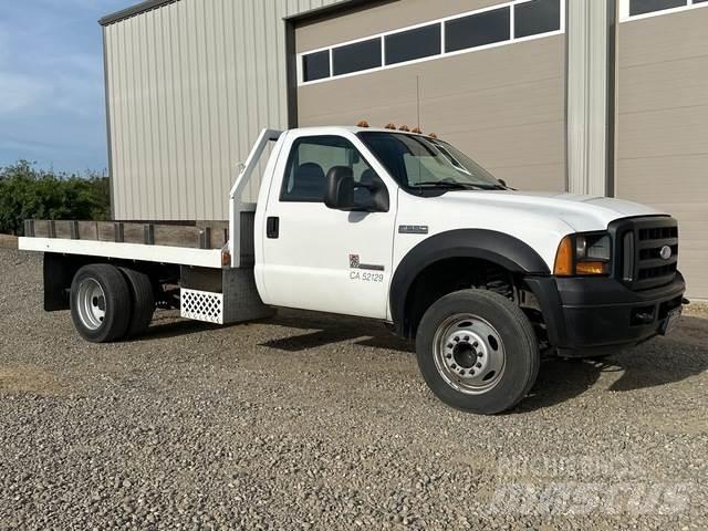 Ford F-550 Camioane platforma/prelata