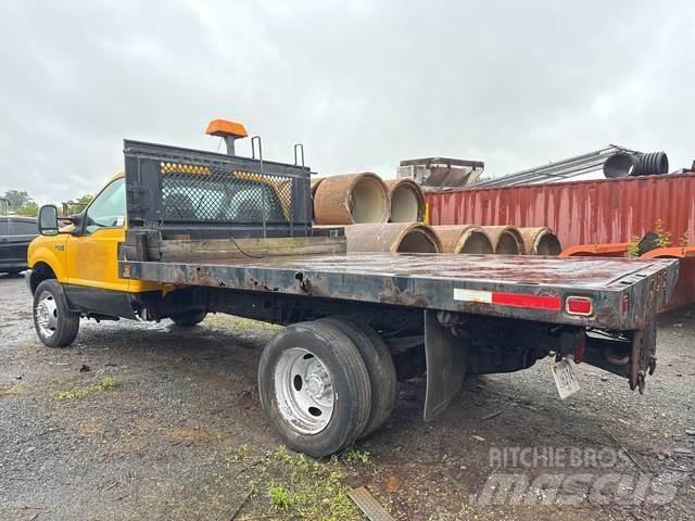 Ford F-550 Camioane platforma/prelata
