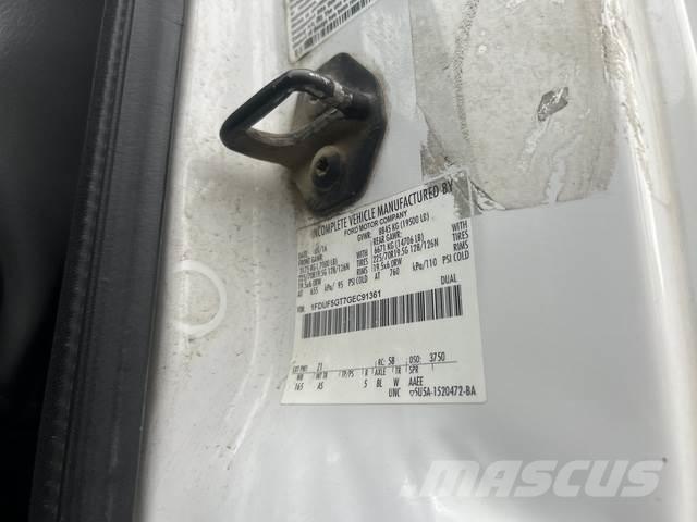 Ford F-550 Camioane platforma/prelata