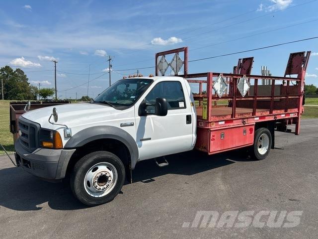 Ford F-550 Camioane platforma/prelata