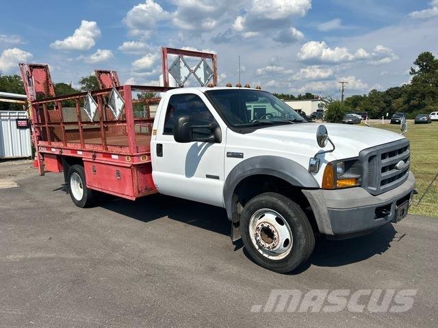 Ford F-550 Camioane platforma/prelata