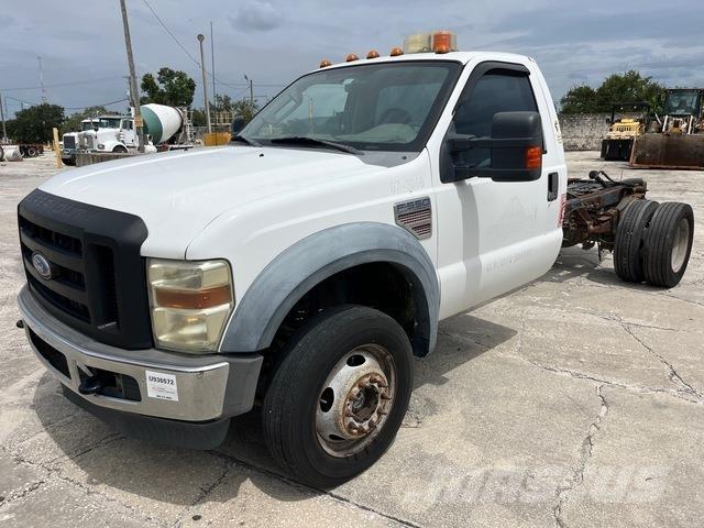 Ford F-550 Cabine si interior