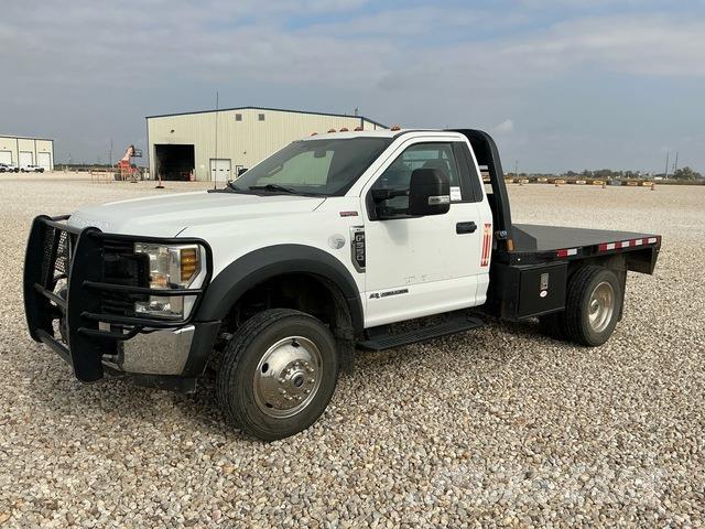 Ford F-550 Camioane platforma/prelata